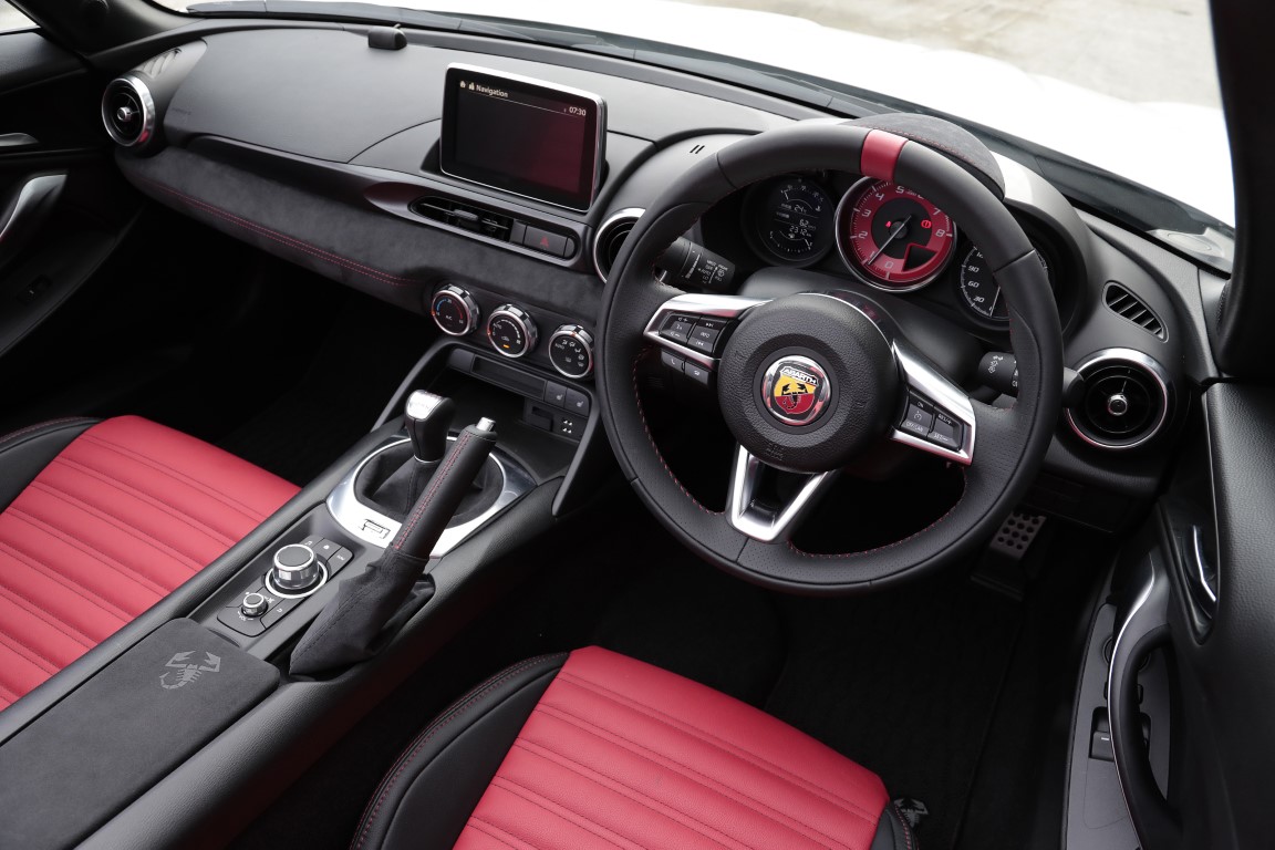 Abarth 124 Spider 1.4 16V MultiAir (EU) (Automatic)